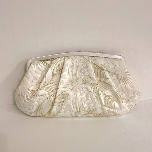 EMBELLISHED BRIDAL CLUTCH - Picture 5 of 9